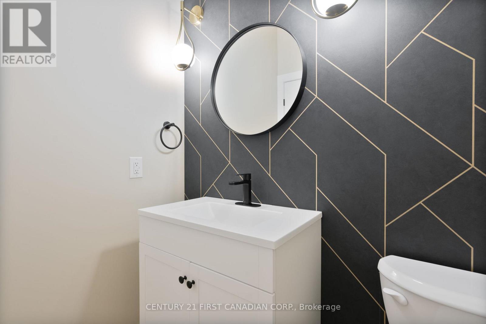 25 Sheldabren Street, North Middlesex, Ontario  N0M 1A0 - Photo 12 - X12329716