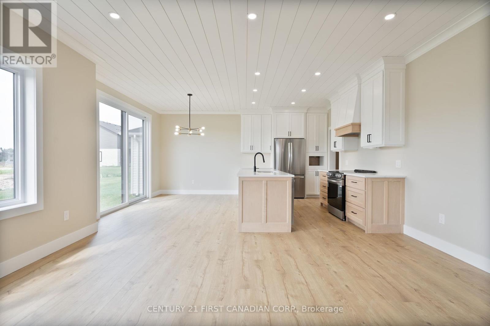 25 Sheldabren Street, North Middlesex, Ontario  N0M 1A0 - Photo 3 - X12329716