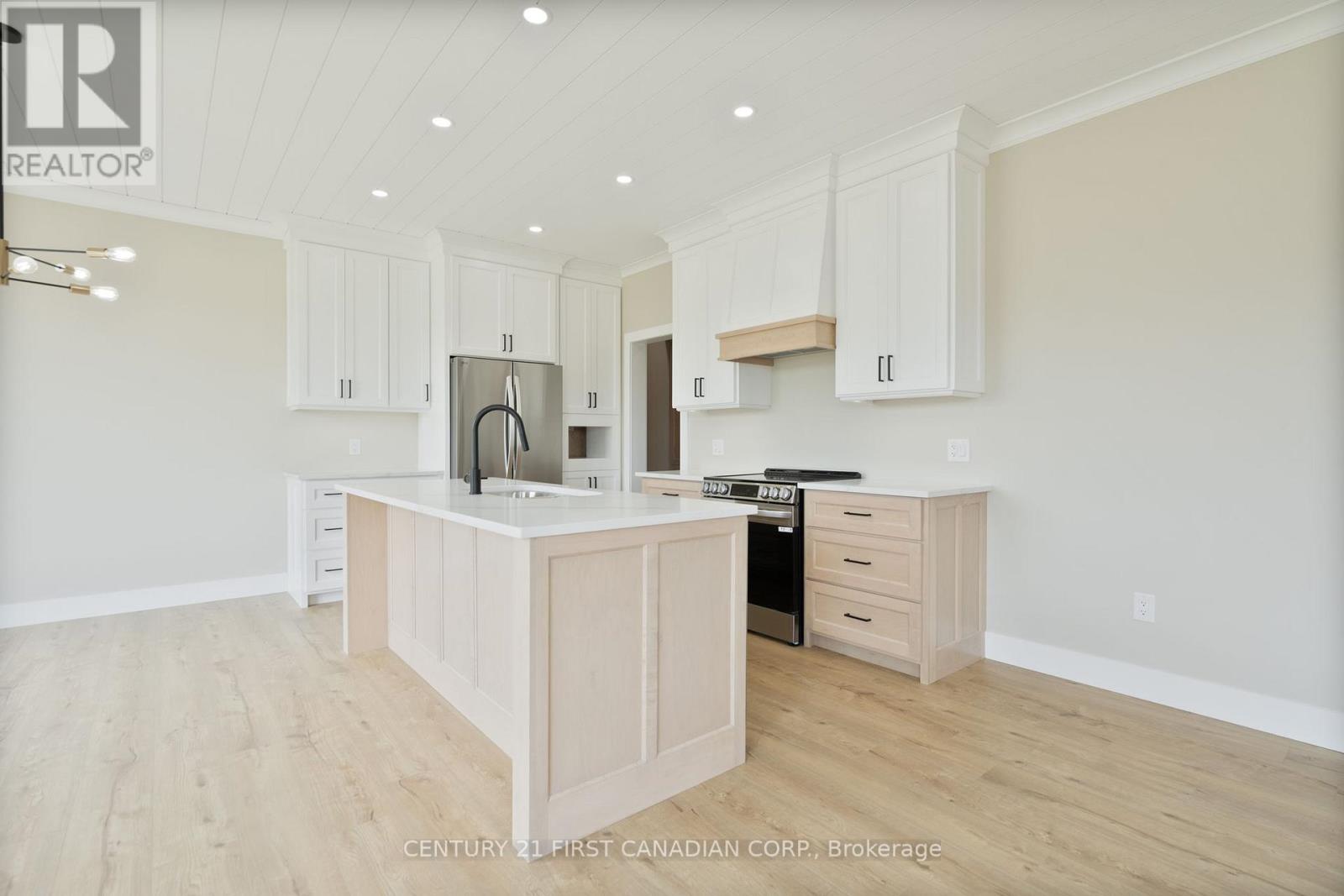 25 Sheldabren Street, North Middlesex, Ontario  N0M 1A0 - Photo 4 - X12329716