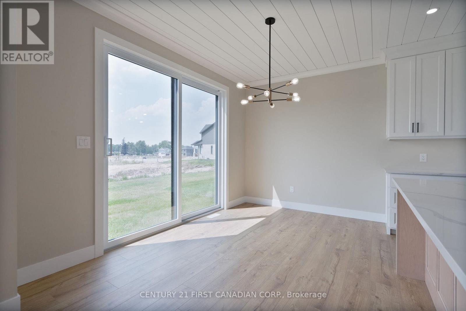 25 Sheldabren Street, North Middlesex, Ontario  N0M 1A0 - Photo 6 - X12329716