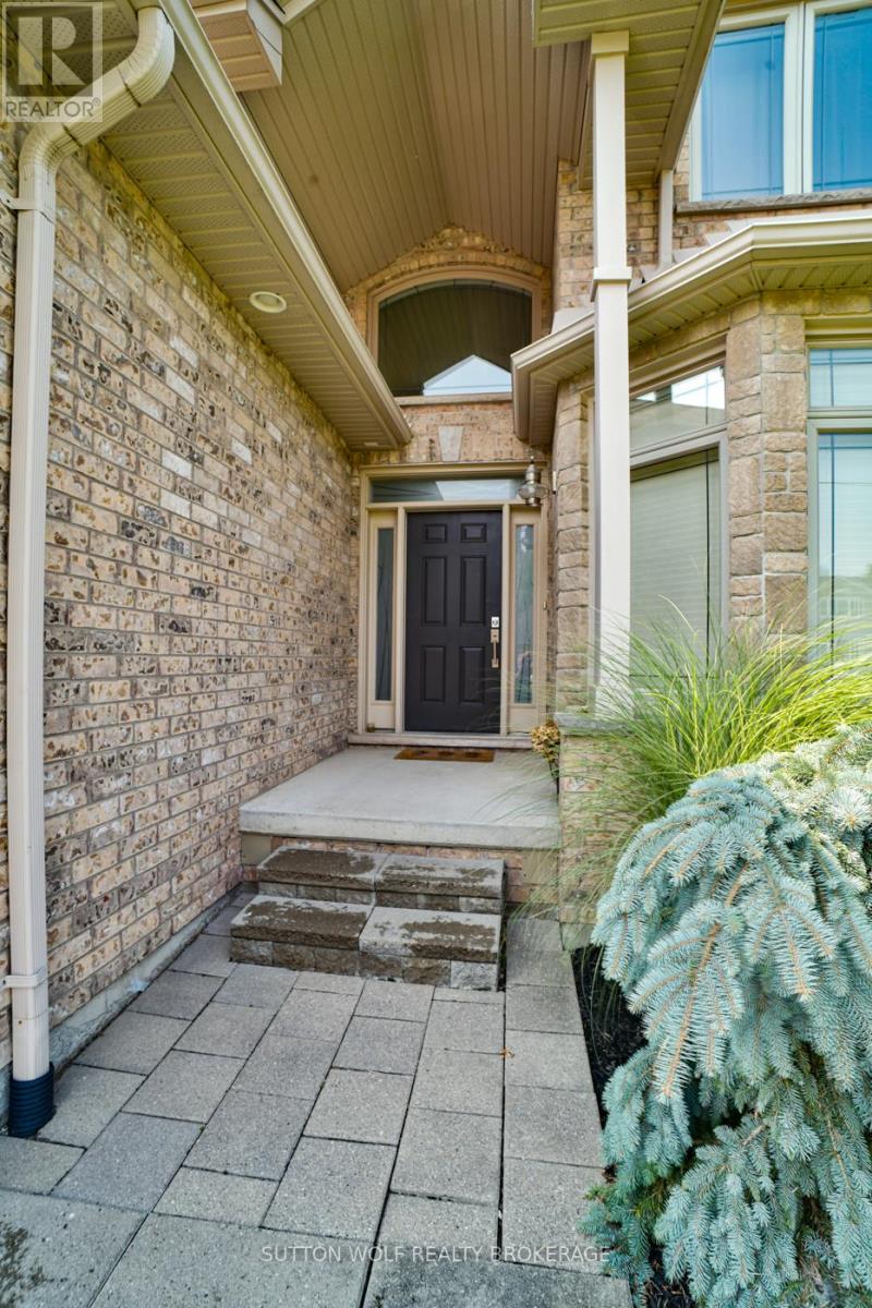 544 Juliana Drive, Strathroy-Caradoc, Ontario  N0L 1W0 - Photo 4 - X12329735