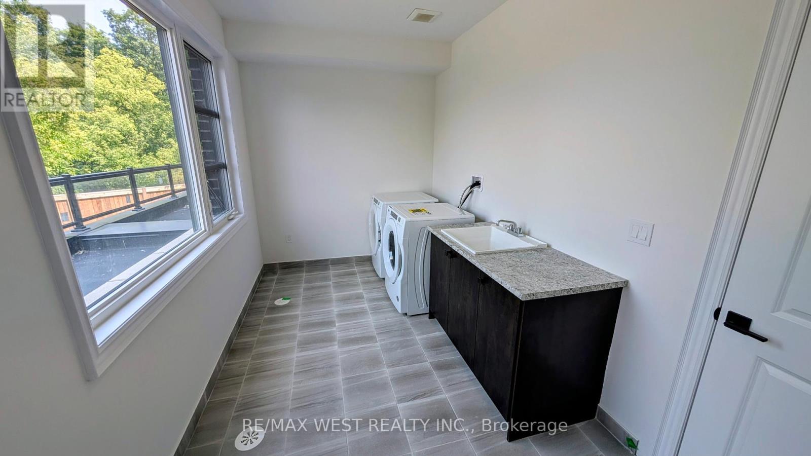 51 Inverary Crescent, Vaughan, Ontario  L4L 1A7 - Photo 10 - N12329657