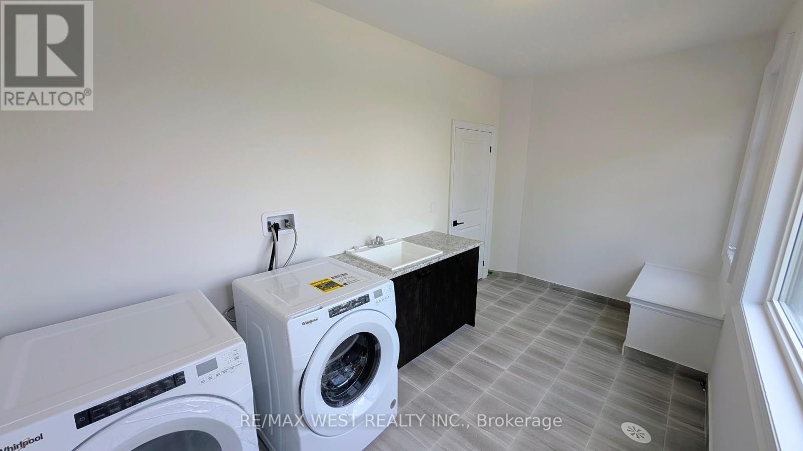 51 Inverary Crescent, Vaughan, Ontario  L4L 1A7 - Photo 8 - N12329657