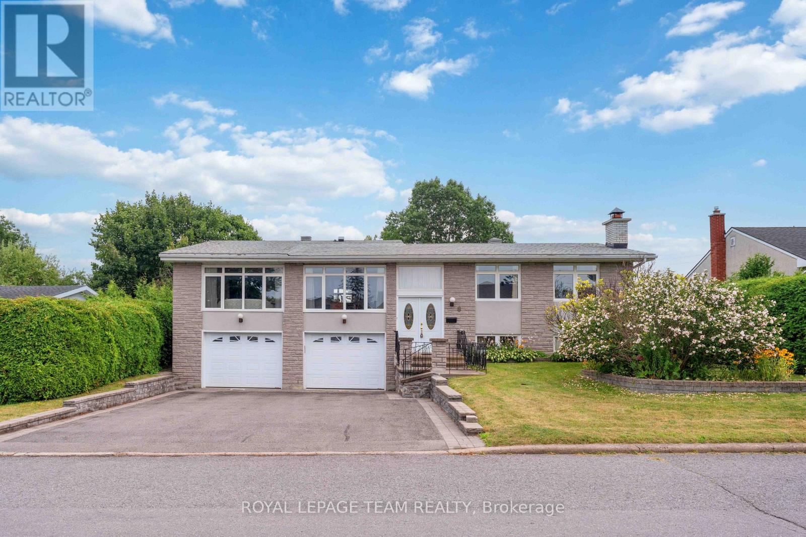 8 OAKWOOD AVENUE, Ottawa, Ontario