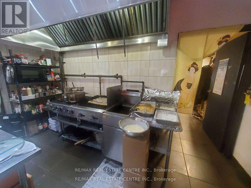 4 - 645 Lakeshore Road E, Mississauga, Ontario  L5G 1J5 - Photo 11 - W12329534