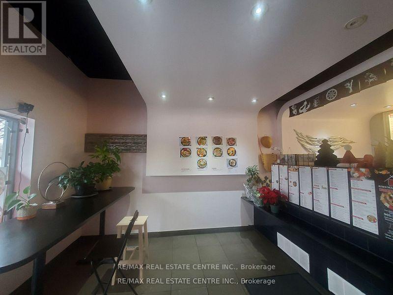4 - 645 Lakeshore Road E, Mississauga, Ontario  L5G 1J5 - Photo 3 - W12329534