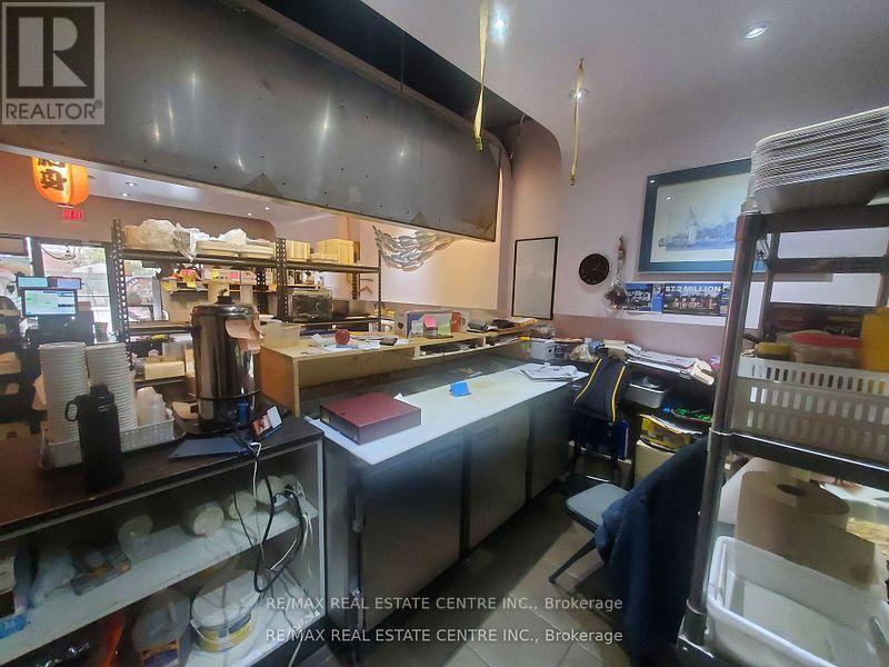 4 - 645 Lakeshore Road E, Mississauga, Ontario  L5G 1J5 - Photo 8 - W12329534
