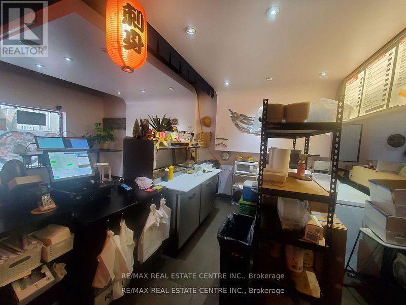 4 - 645 Lakeshore Road E, Mississauga, Ontario  L5G 1J5 - Photo 9 - W12329534