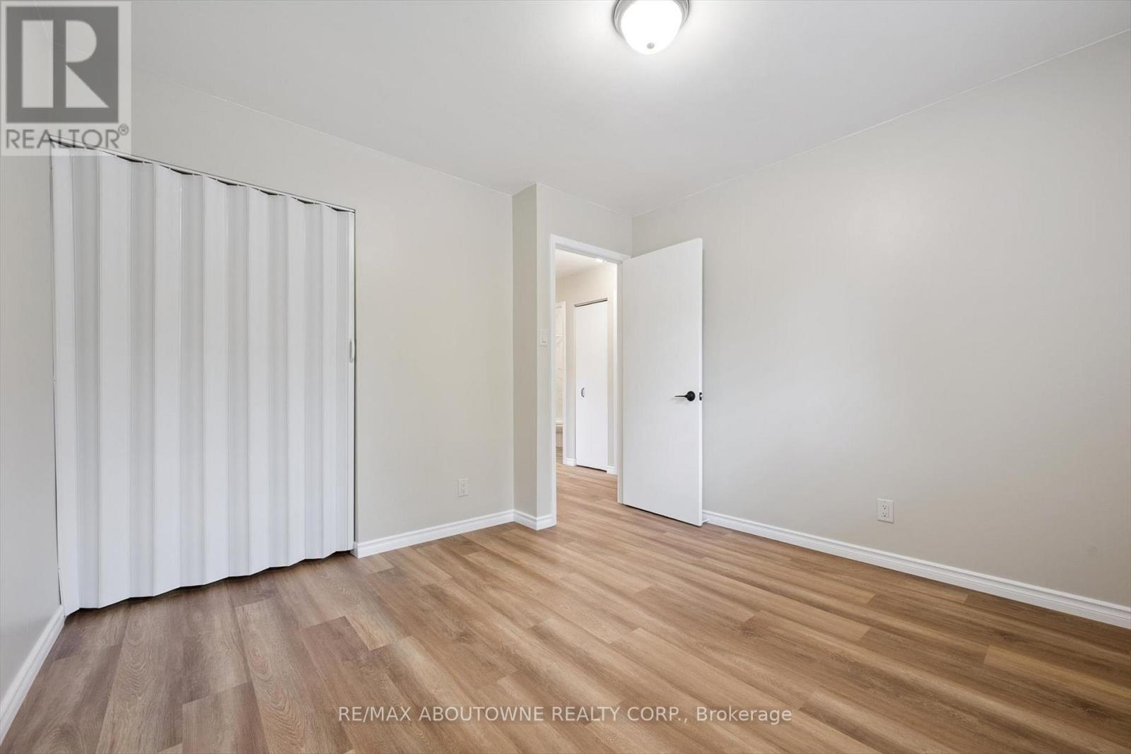 1370 Roylen Road, Oakville, Ontario  L6H 1V4 - Photo 18 - W12329661