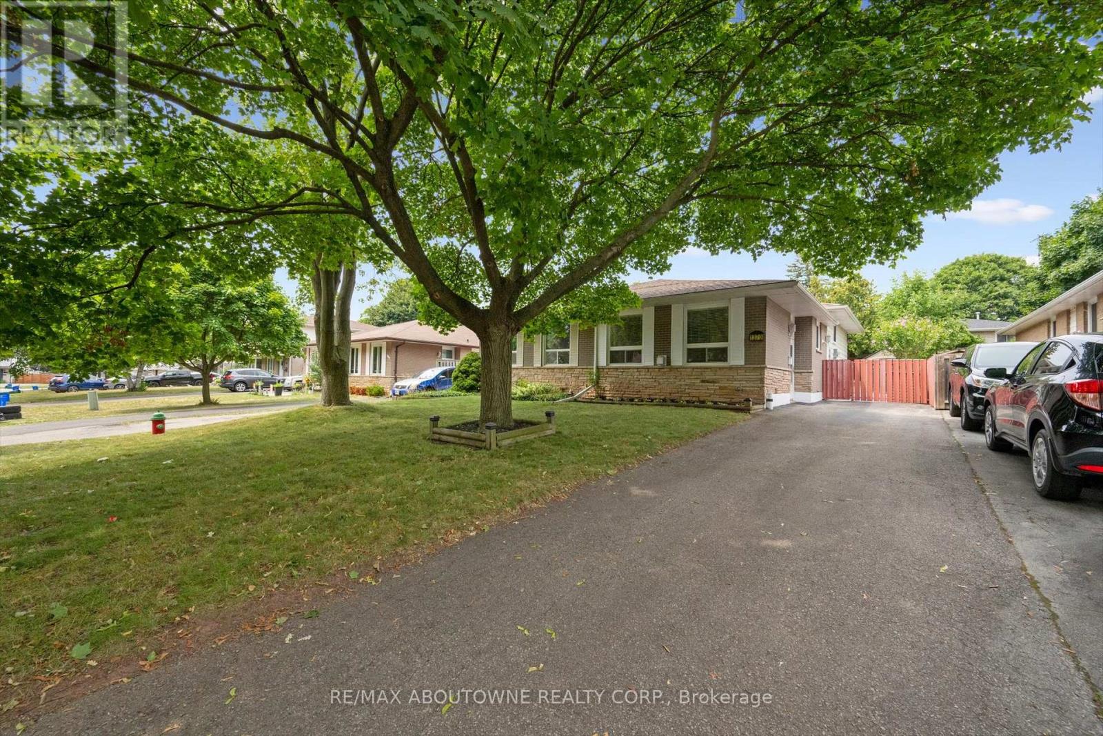 Property at 1370 ROYLEN ROAD image 2