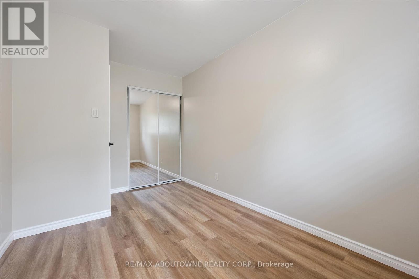 1370 Roylen Road, Oakville, Ontario  L6H 1V4 - Photo 20 - W12329661