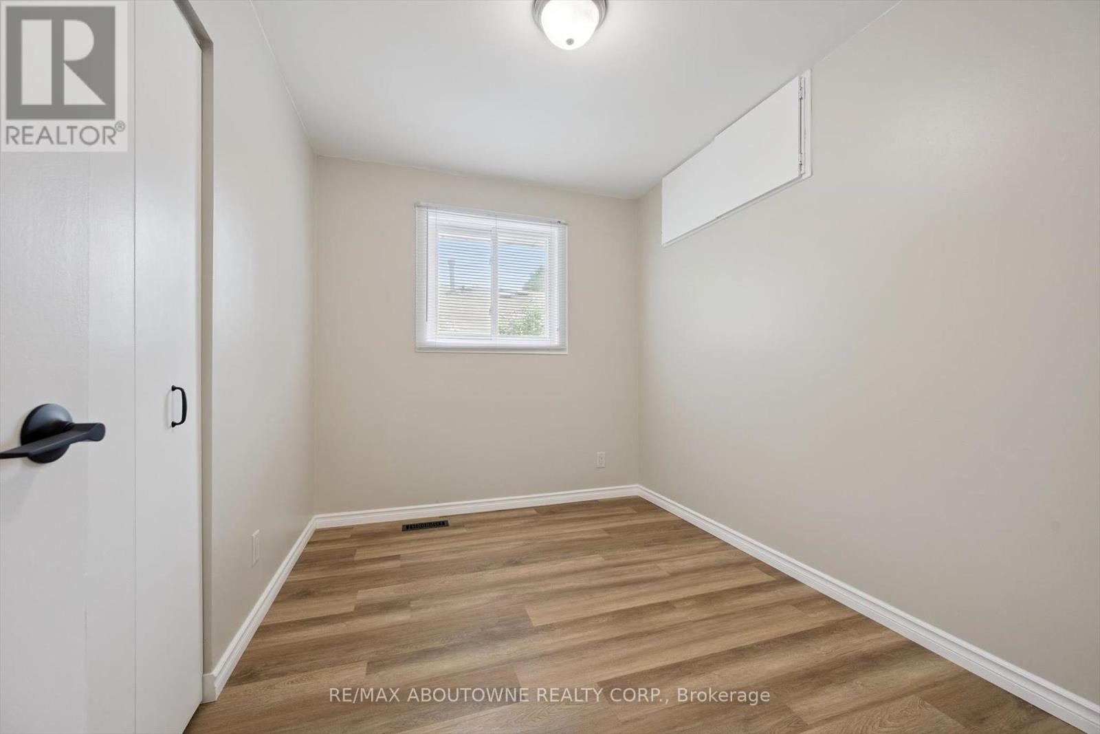 1370 Roylen Road, Oakville, Ontario  L6H 1V4 - Photo 21 - W12329661