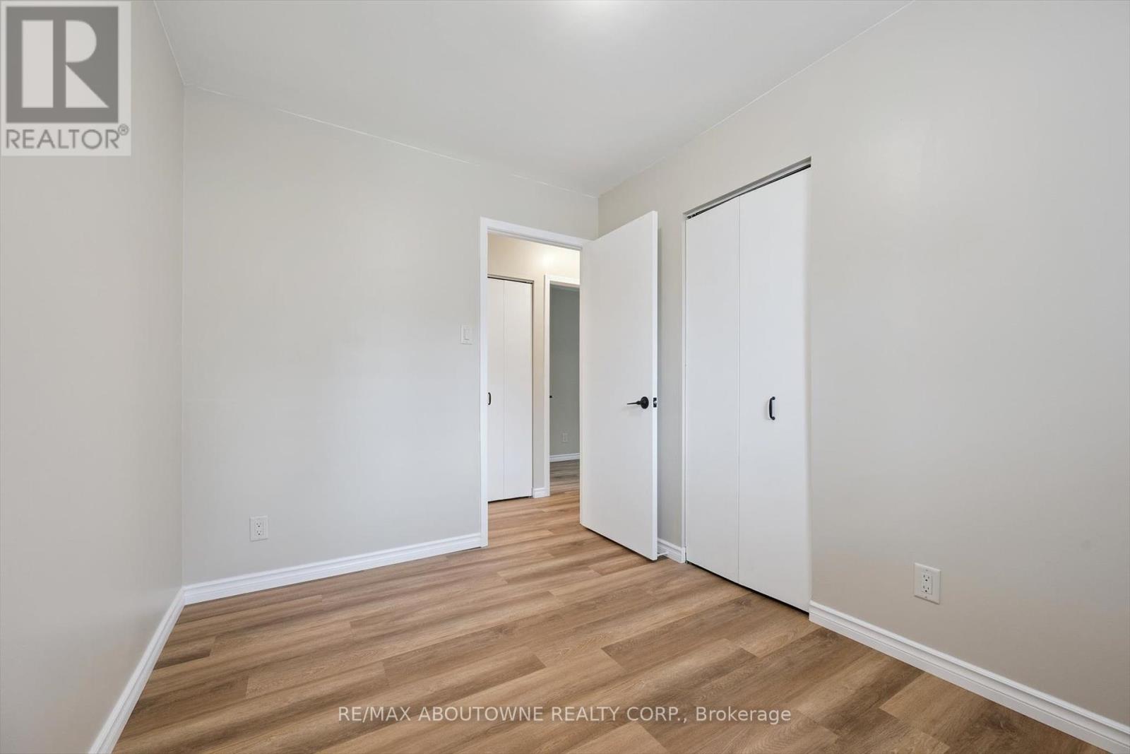 1370 Roylen Road, Oakville, Ontario  L6H 1V4 - Photo 22 - W12329661