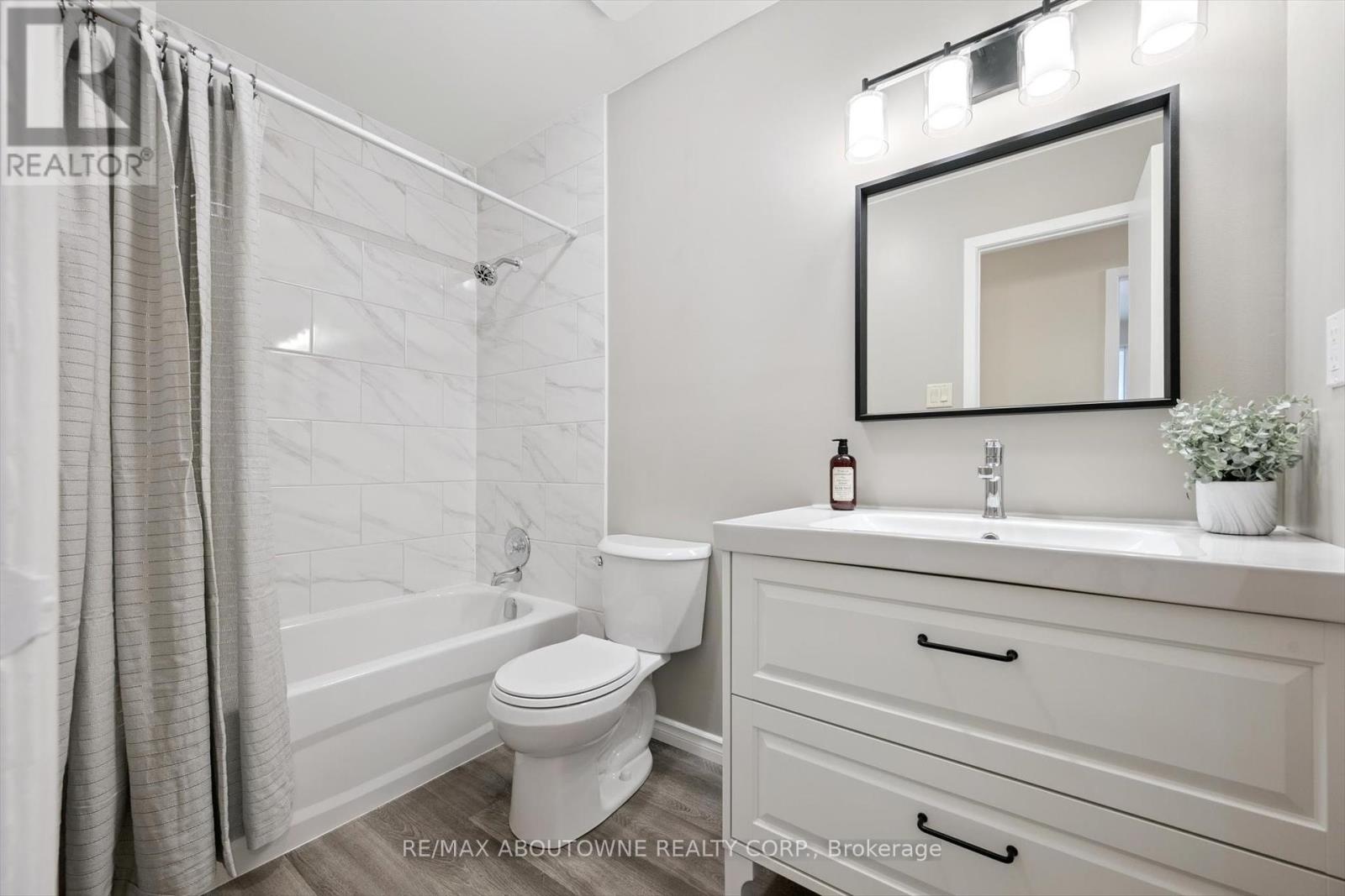 1370 Roylen Road, Oakville, Ontario  L6H 1V4 - Photo 23 - W12329661