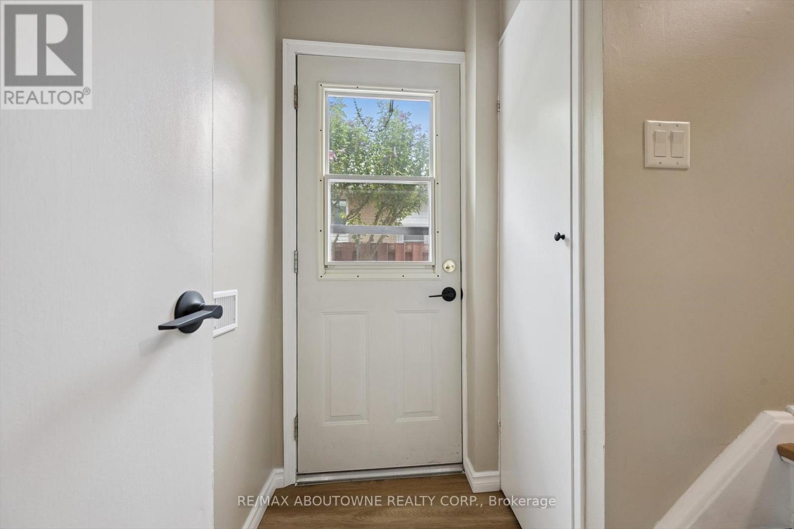 1370 Roylen Road, Oakville, Ontario  L6H 1V4 - Photo 24 - W12329661