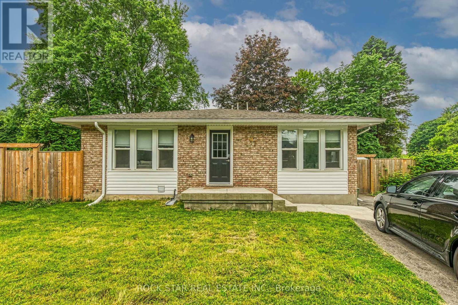 407 Castlegrove Place, London North, Ontario  N6G 1L1 - Photo 1 - X12329508