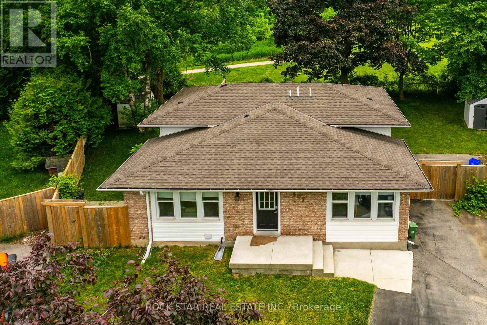 407 Castlegrove Place, London North, Ontario  N6G 1L1 - Photo 2 - X12329508