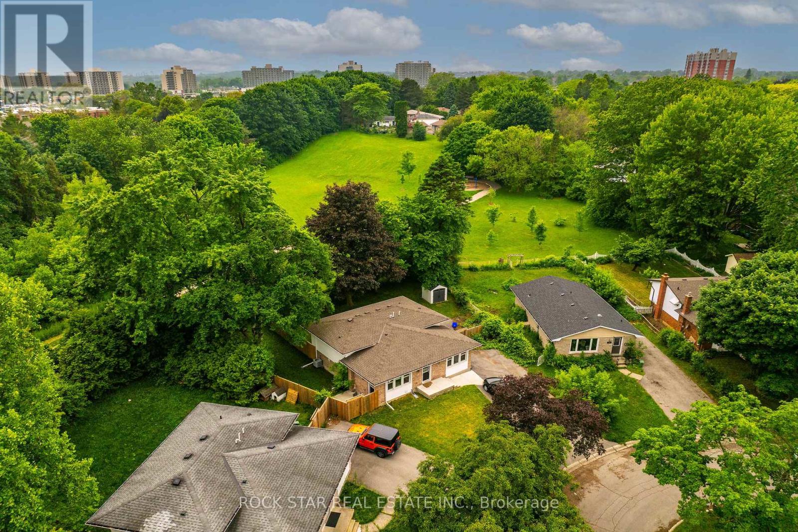 407 Castlegrove Place, London North, Ontario  N6G 1L1 - Photo 3 - X12329508
