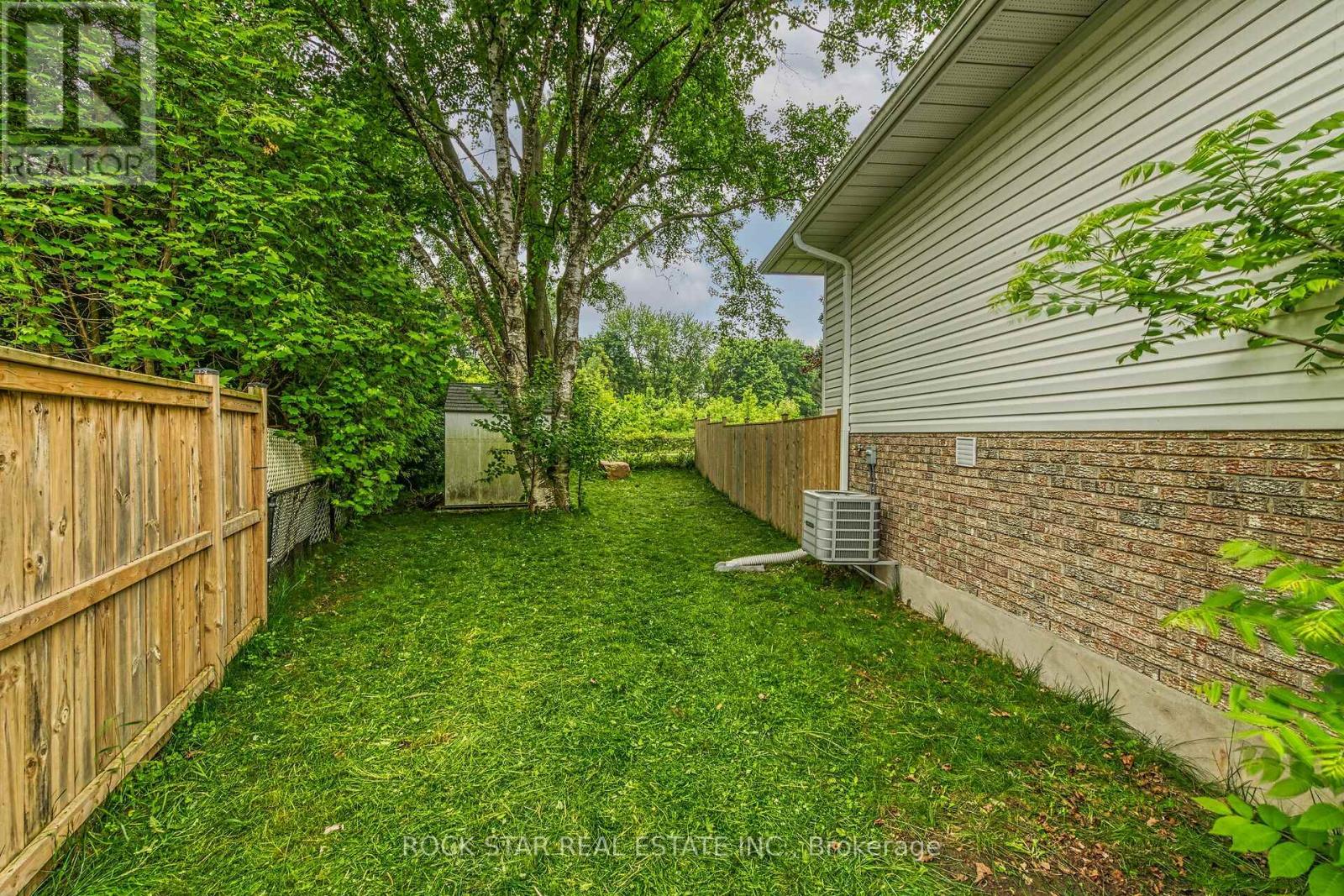 407 Castlegrove Place, London North, Ontario  N6G 1L1 - Photo 38 - X12329508