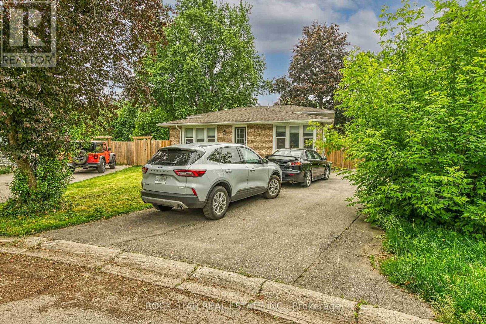 407 Castlegrove Place, London North, Ontario  N6G 1L1 - Photo 4 - X12329508