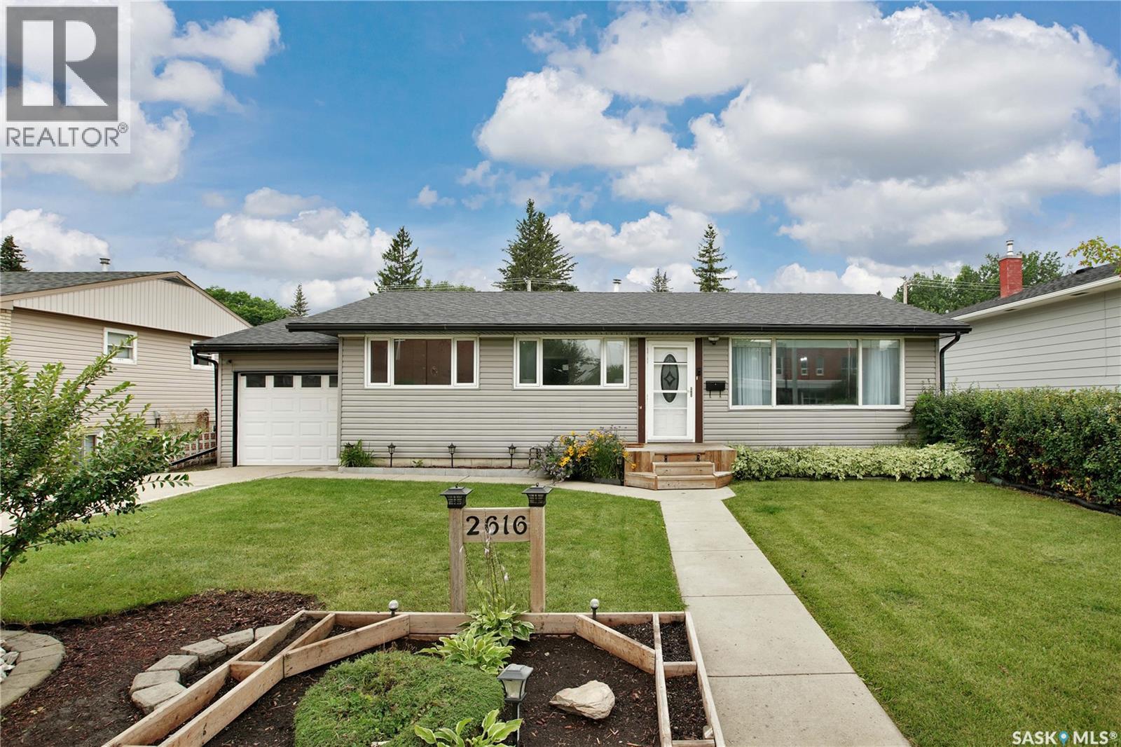 2616 Clarence Avenue S, Saskatoon, Saskatchewan  S7J 1M6 - Photo 1 - SK014774