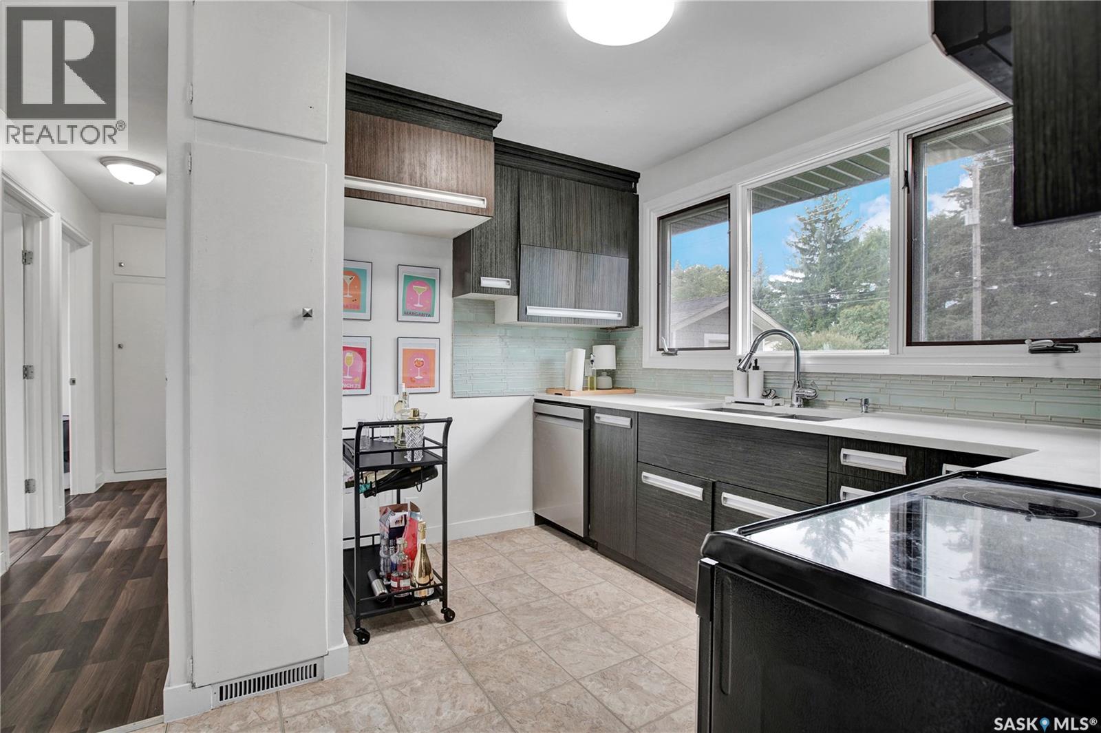 2616 Clarence Avenue S, Saskatoon, Saskatchewan  S7J 1M6 - Photo 15 - SK014774