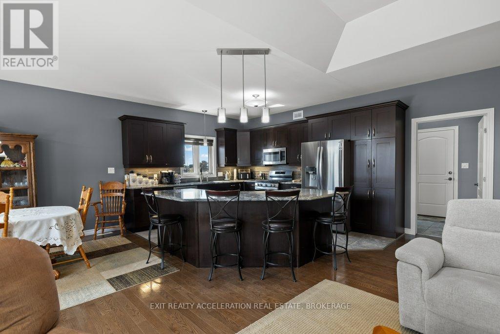 63 Ashwood Crescent, Greater Napanee, Ontario  K7R 3L1 - Photo 11 - X12302793