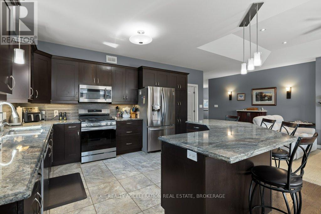 63 Ashwood Crescent, Greater Napanee, Ontario  K7R 3L1 - Photo 14 - X12302793