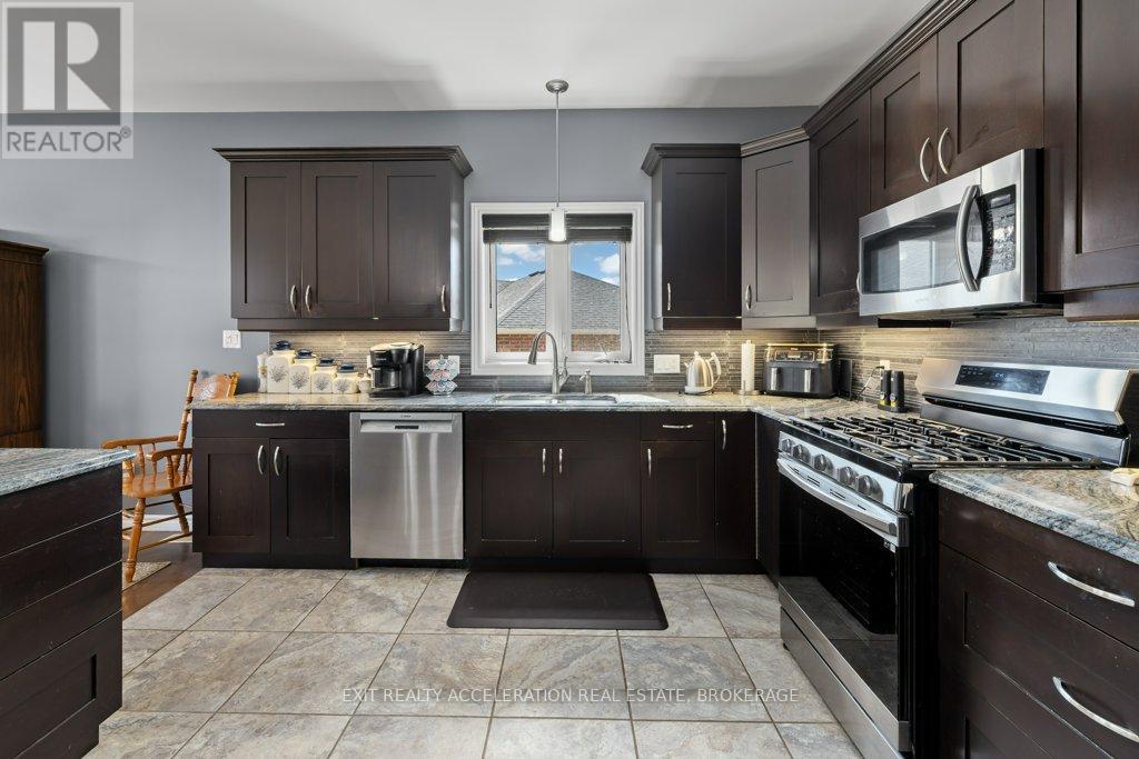 63 Ashwood Crescent, Greater Napanee, Ontario  K7R 3L1 - Photo 13 - X12302793