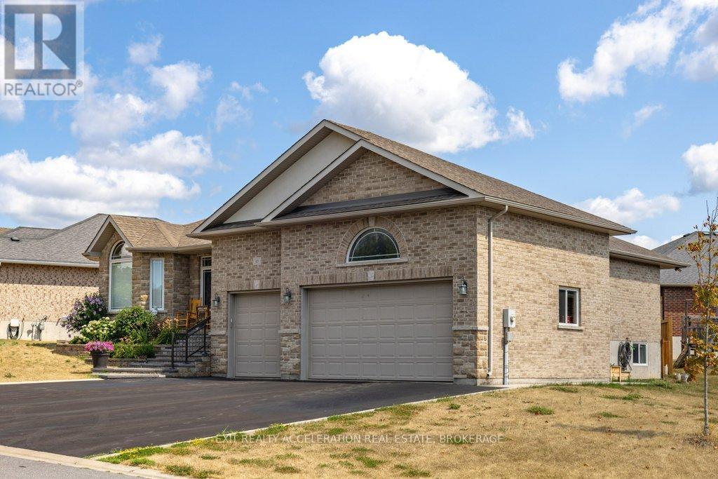 63 Ashwood Crescent, Greater Napanee, Ontario  K7R 3L1 - Photo 4 - X12302793