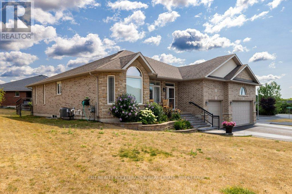 63 Ashwood Crescent, Greater Napanee, Ontario  K7R 3L1 - Photo 3 - X12302793