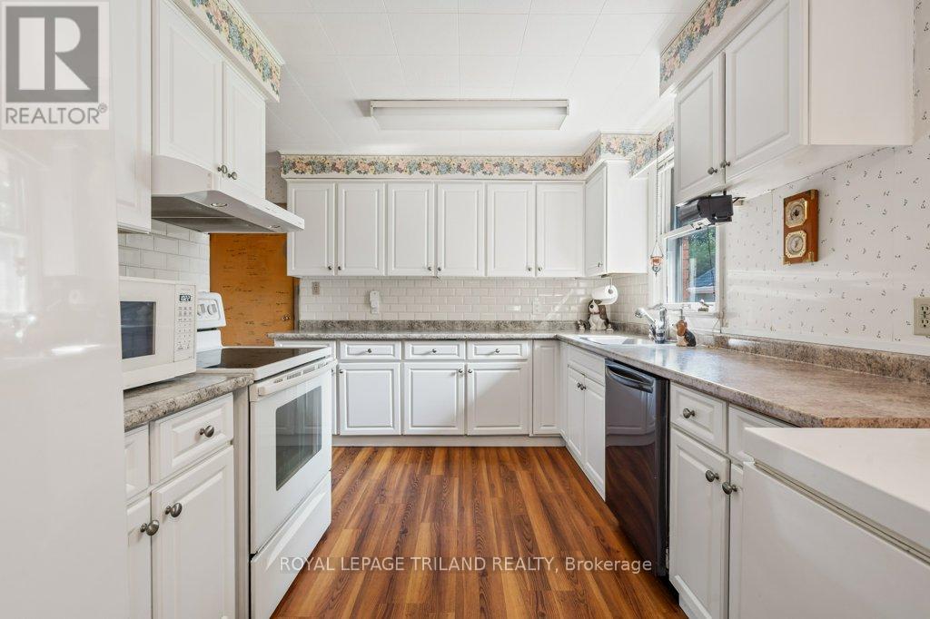 15 Dalewood Drive, St. Thomas, Ontario  N5P 3H8 - Photo 11 - X12329932