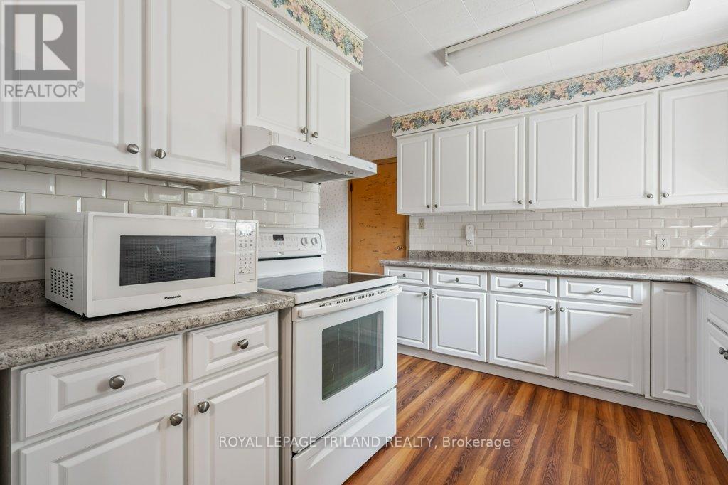 15 Dalewood Drive, St. Thomas, Ontario  N5P 3H8 - Photo 12 - X12329932