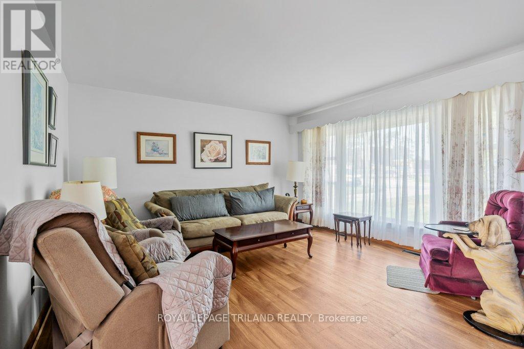 15 Dalewood Drive, St. Thomas, Ontario  N5P 3H8 - Photo 5 - X12329932