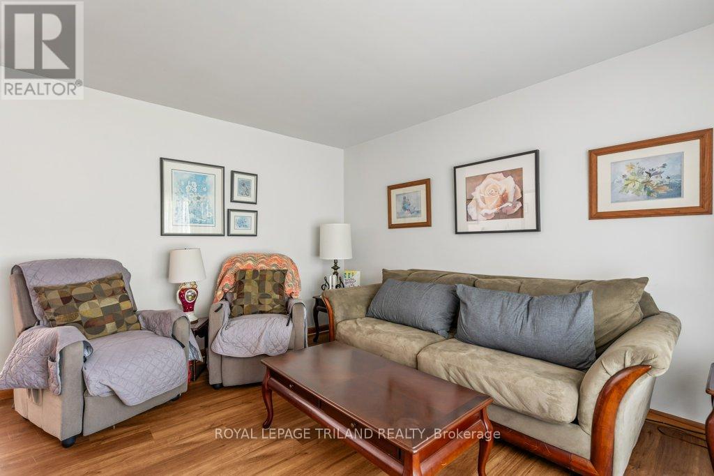 15 Dalewood Drive, St. Thomas, Ontario  N5P 3H8 - Photo 7 - X12329932