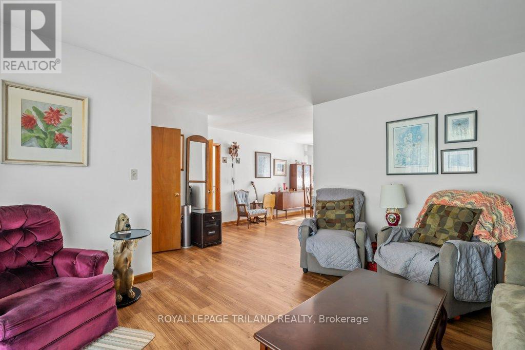15 Dalewood Drive, St. Thomas, Ontario  N5P 3H8 - Photo 8 - X12329932