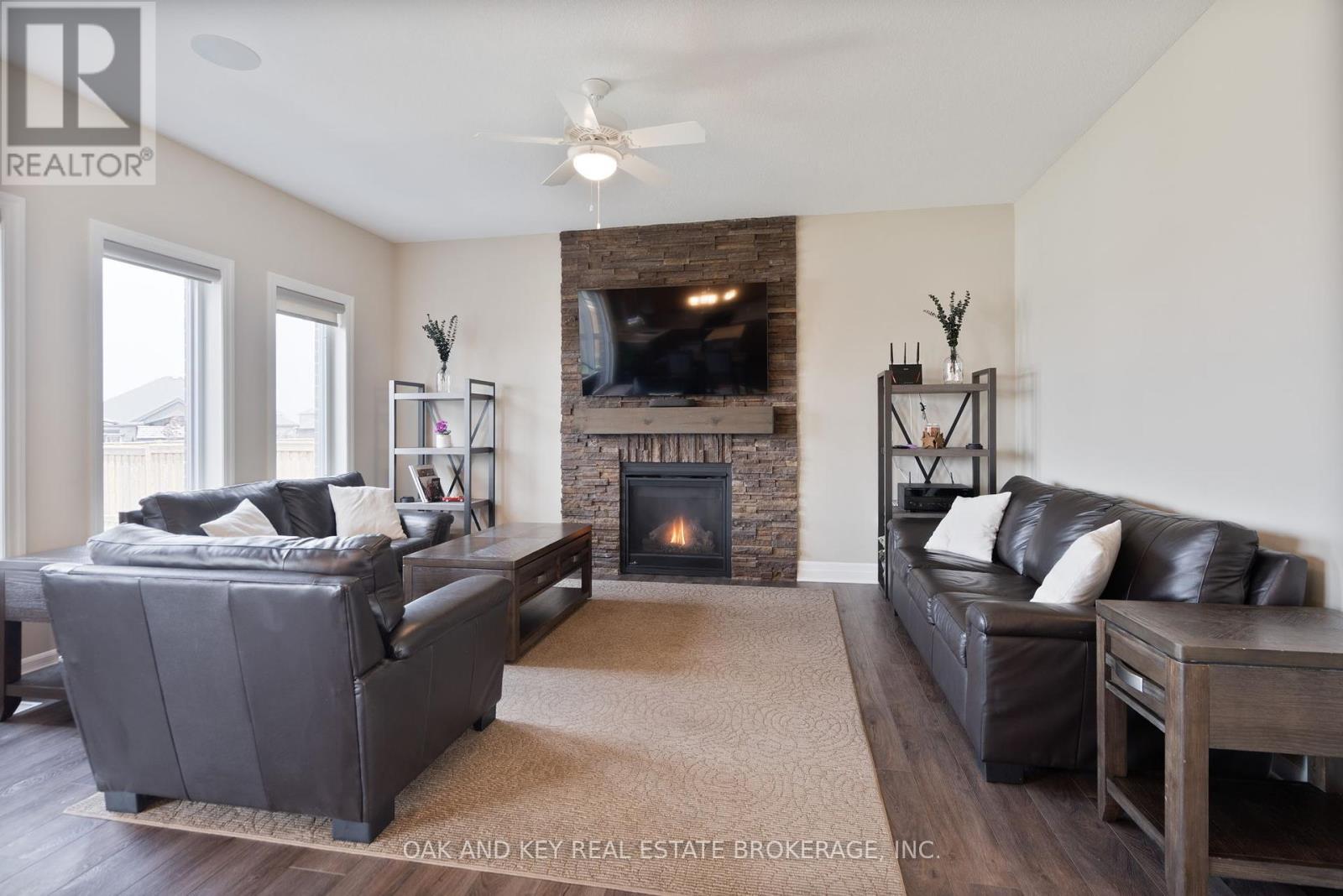 25 Hardy Court, Lucan Biddulph (Lucan), Ontario  N0M 2J0 - Photo 5 - X12329963