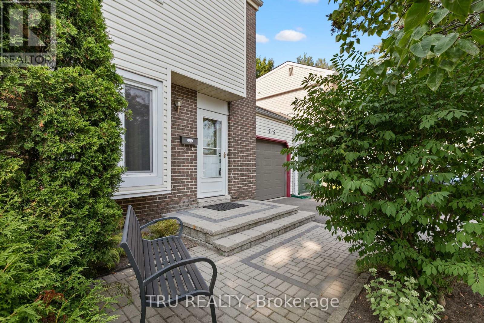 Property at 715 MOONEYS BAY PLACE image 2