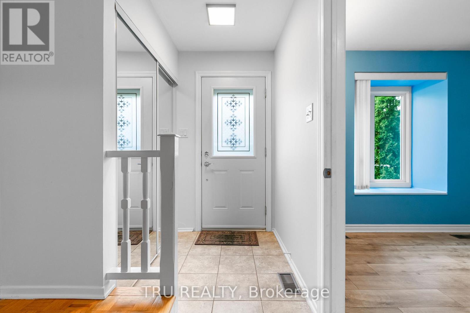Property at 715 MOONEYS BAY PLACE image 4