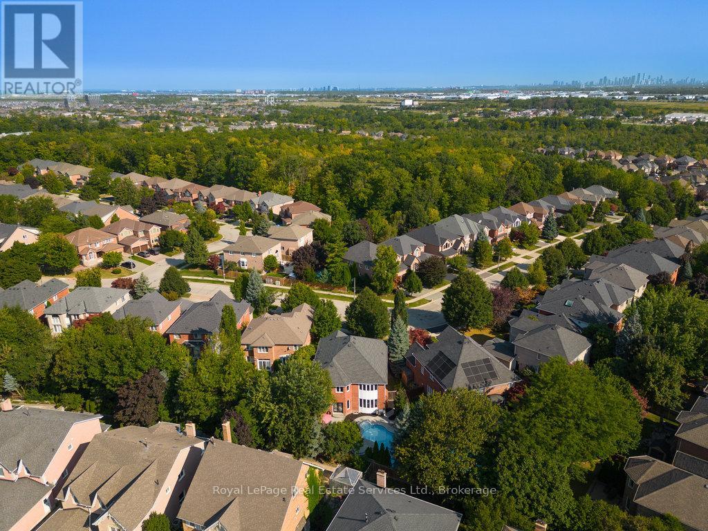 1688 Glenvista Drive, Oakville, Ontario  L6H 6K6 - Photo 39 - W12329876