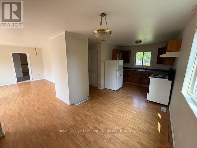 24-26 Spruce Drive, Temagami, Ontario  P0H 2H0 - Photo 7 - X12329825