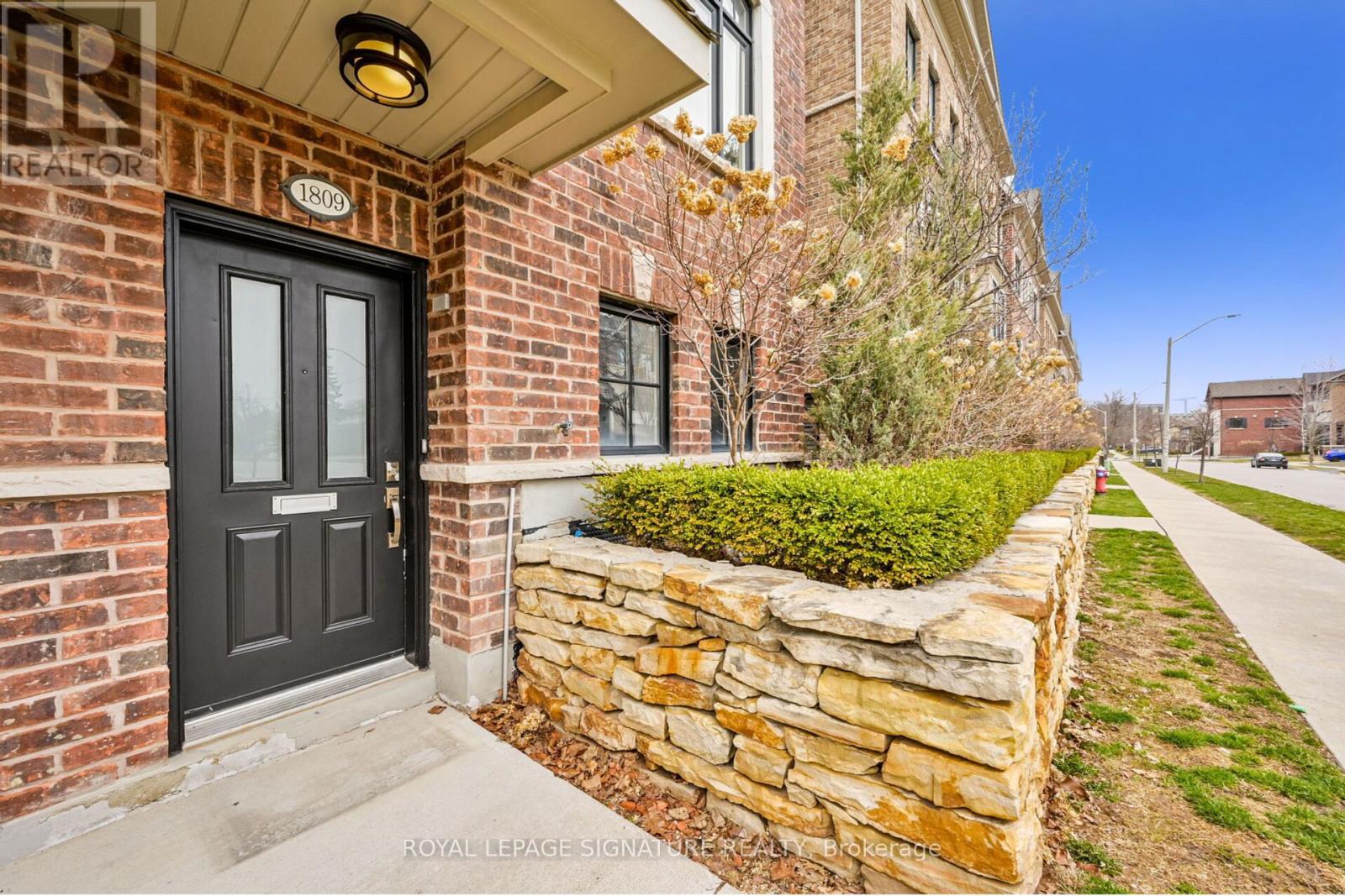 Property at 1809 PAGEHURST AVENUE image 2