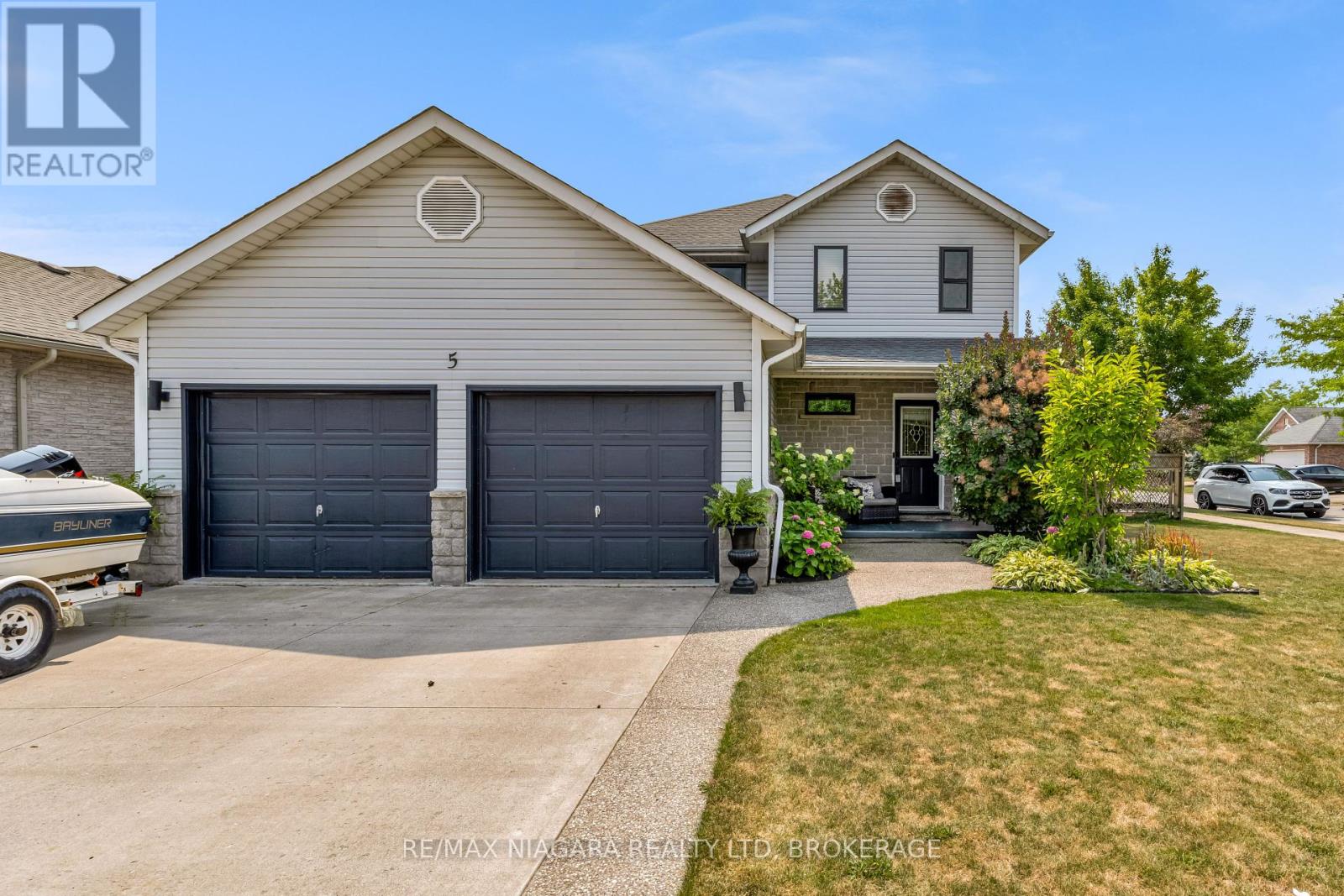 5 Wellandvale Drive, Welland (N. Welland), Ontario  L3C 7G7 - Photo 2 - X12329835