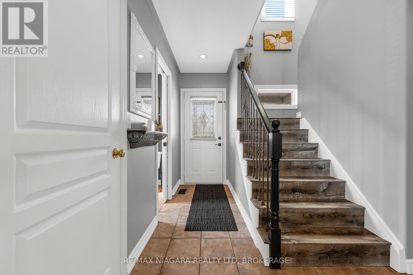 5 Wellandvale Drive, Welland (N. Welland), Ontario  L3C 7G7 - Photo 6 - X12329835