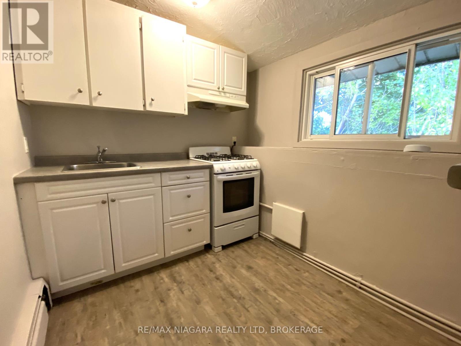 97 Queen Street, Fort Erie, Ontario  L2A 1T9 - Photo 10 - X12329884
