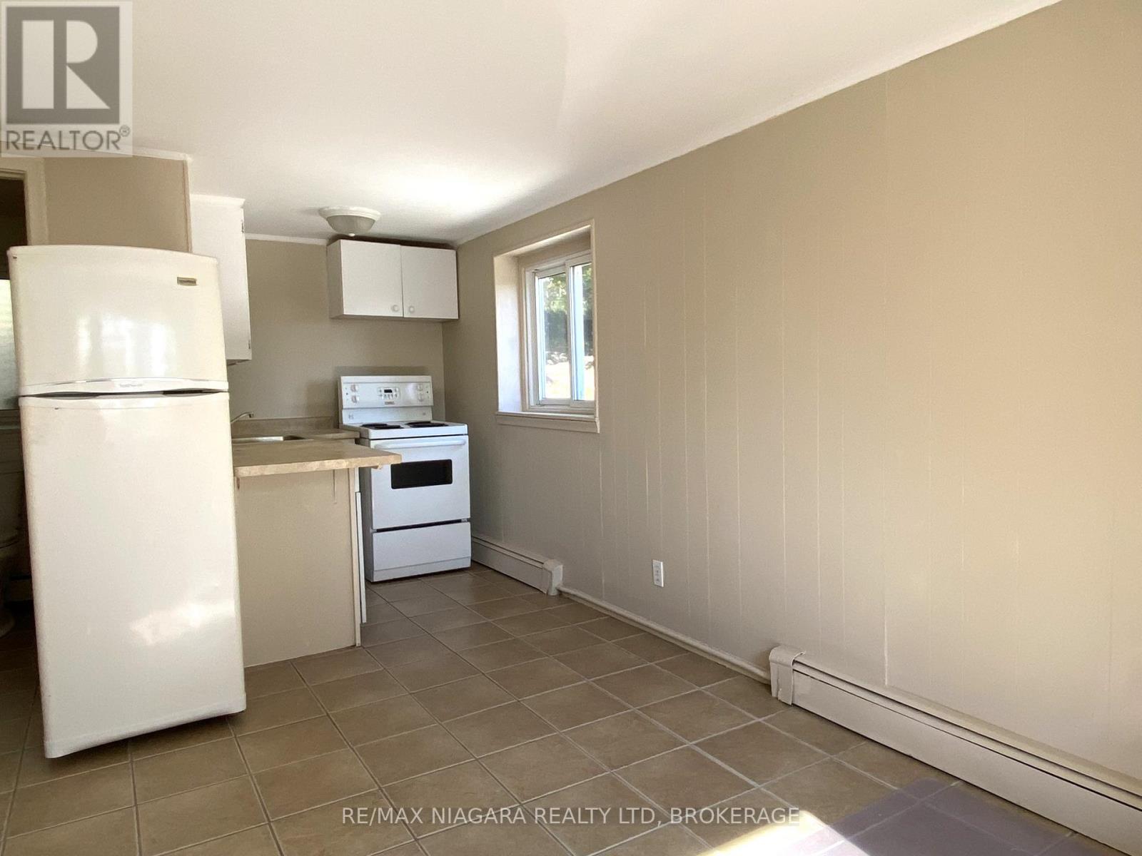 97 Queen Street, Fort Erie, Ontario  L2A 1T9 - Photo 4 - X12329884