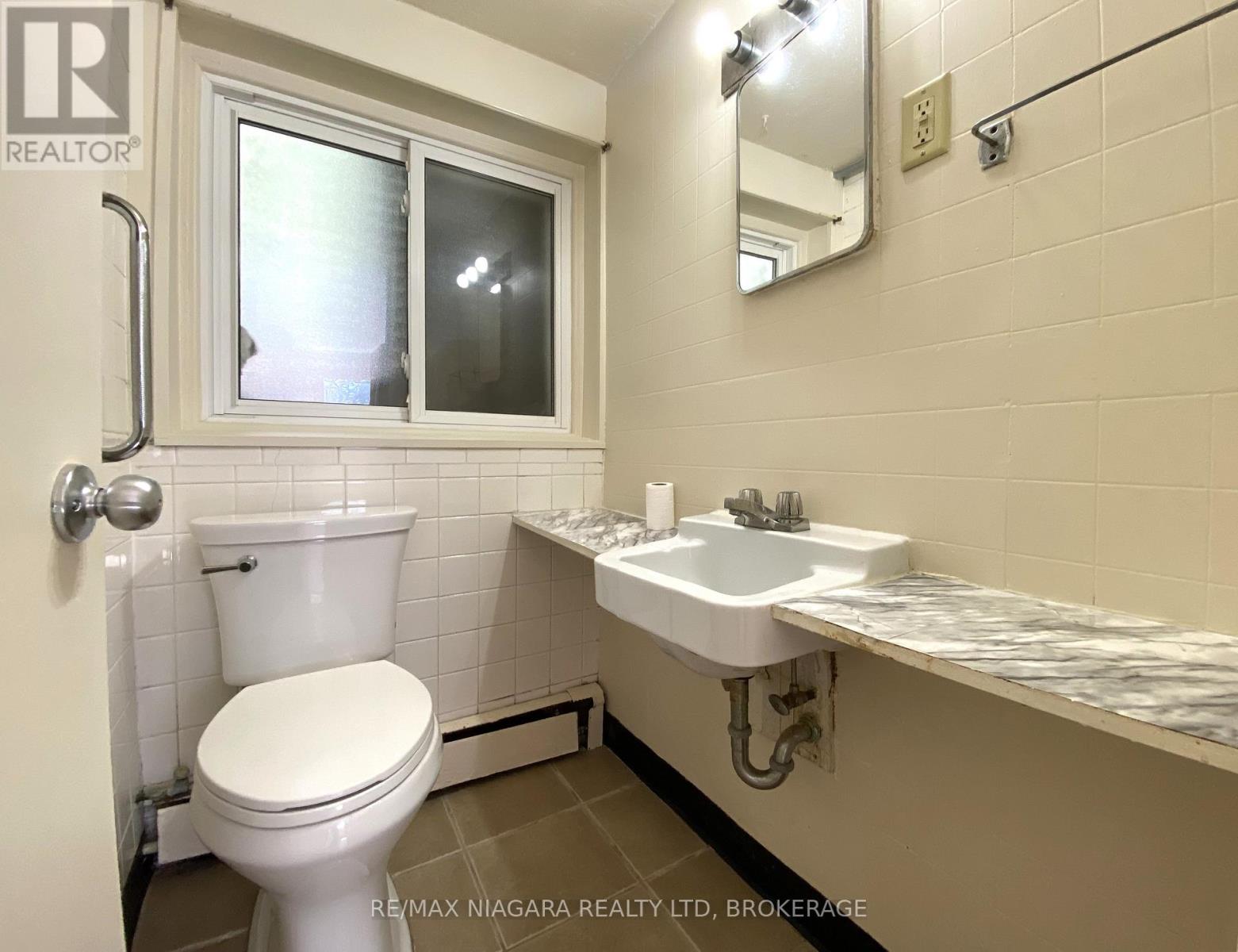 97 Queen Street, Fort Erie, Ontario  L2A 1T9 - Photo 5 - X12329884