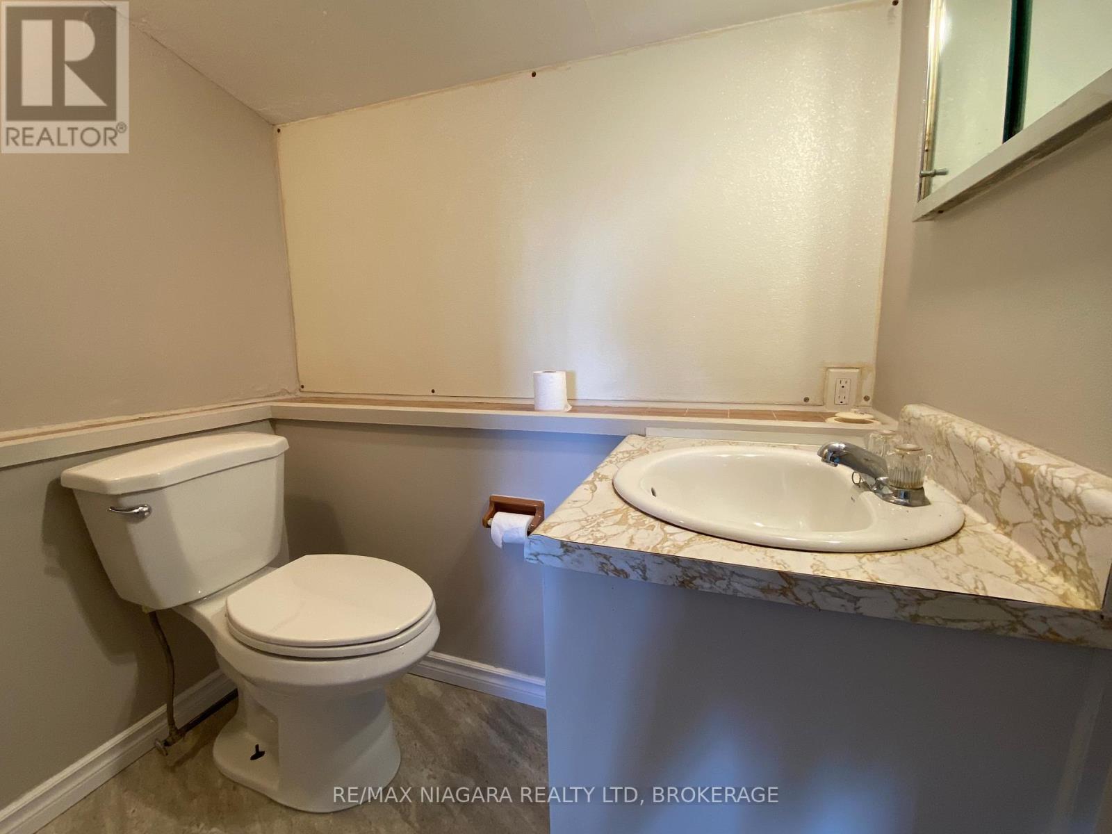 97 Queen Street, Fort Erie, Ontario  L2A 1T9 - Photo 7 - X12329884