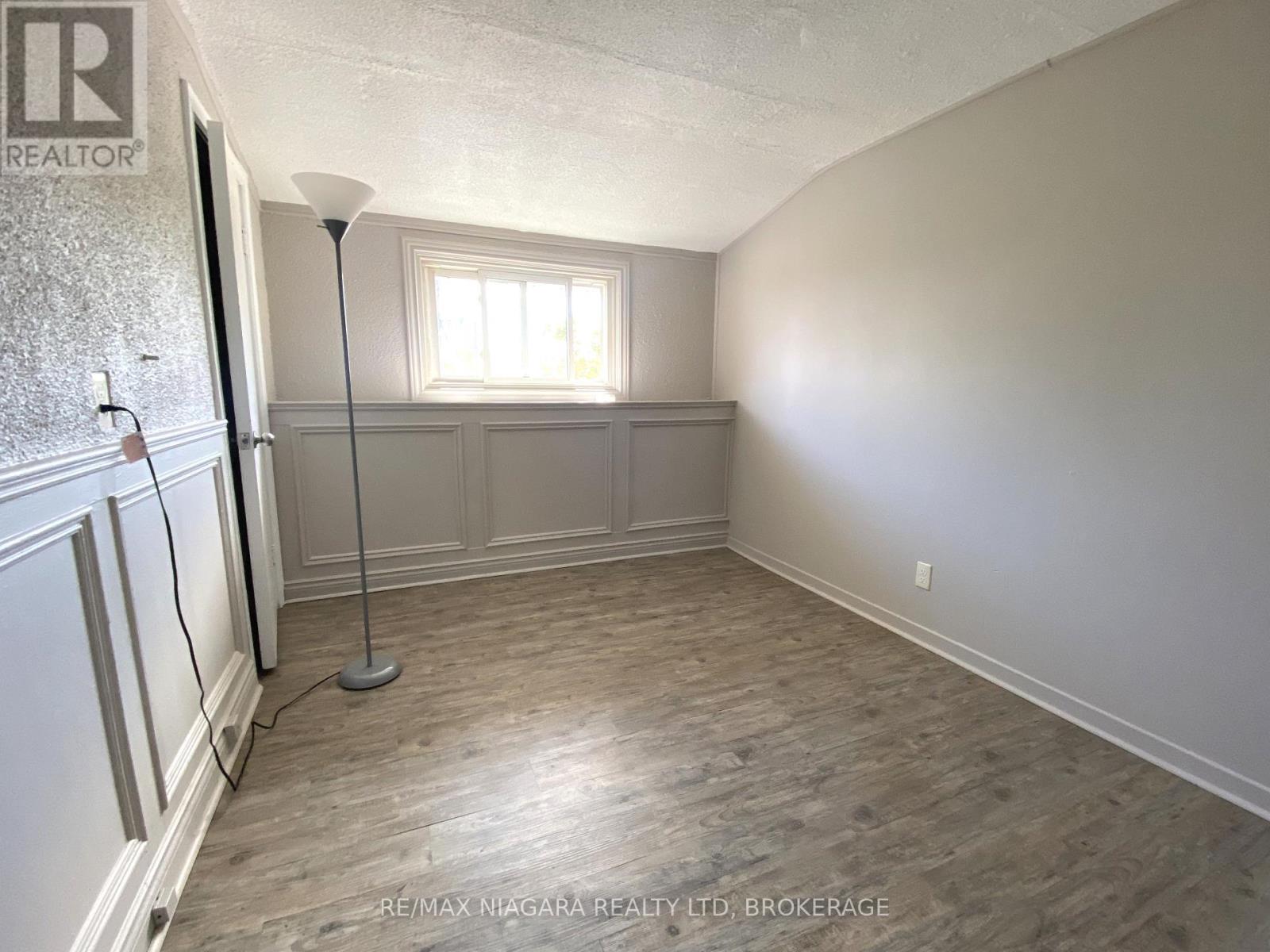 97 Queen Street, Fort Erie, Ontario  L2A 1T9 - Photo 9 - X12329884