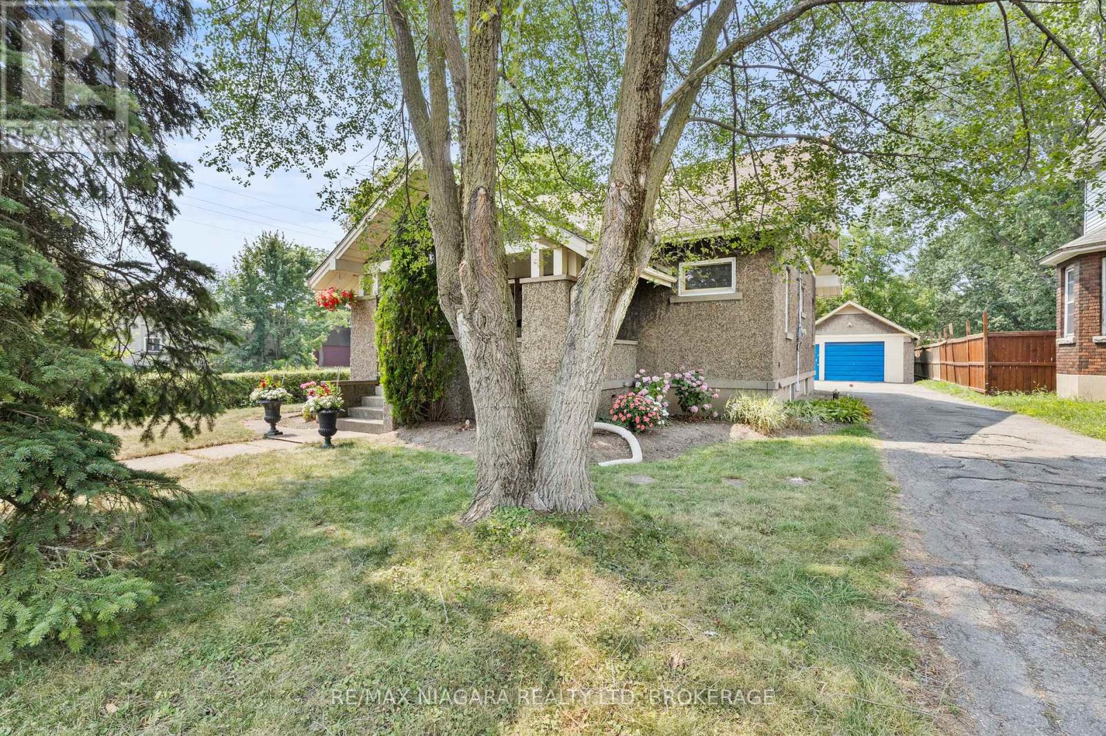 Property at 402 KING STREET image 3